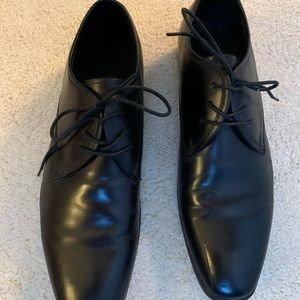 Like new men’s black leather loafers